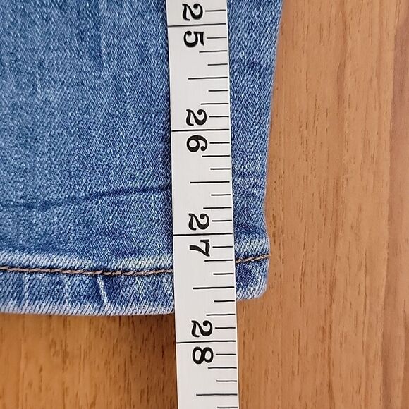 Forever 21 destructed floral jeans Size 31 - Picture 14 of 14